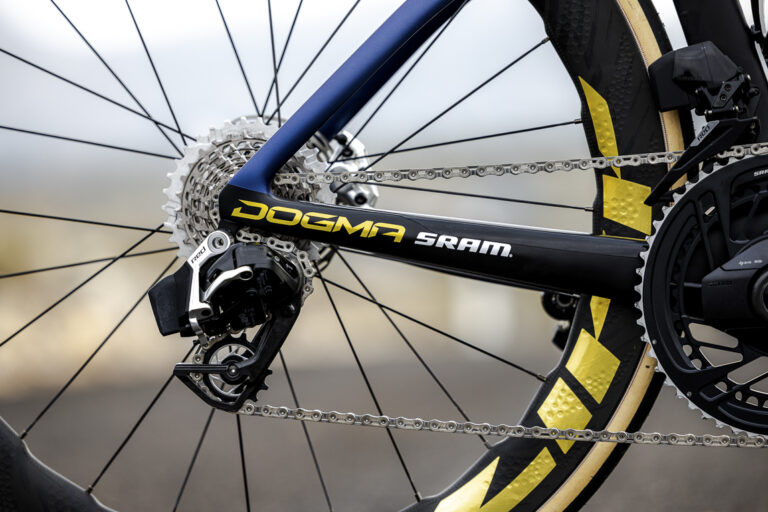 Pinarello New Dogma F Red AXS Q36.5 REPLICA