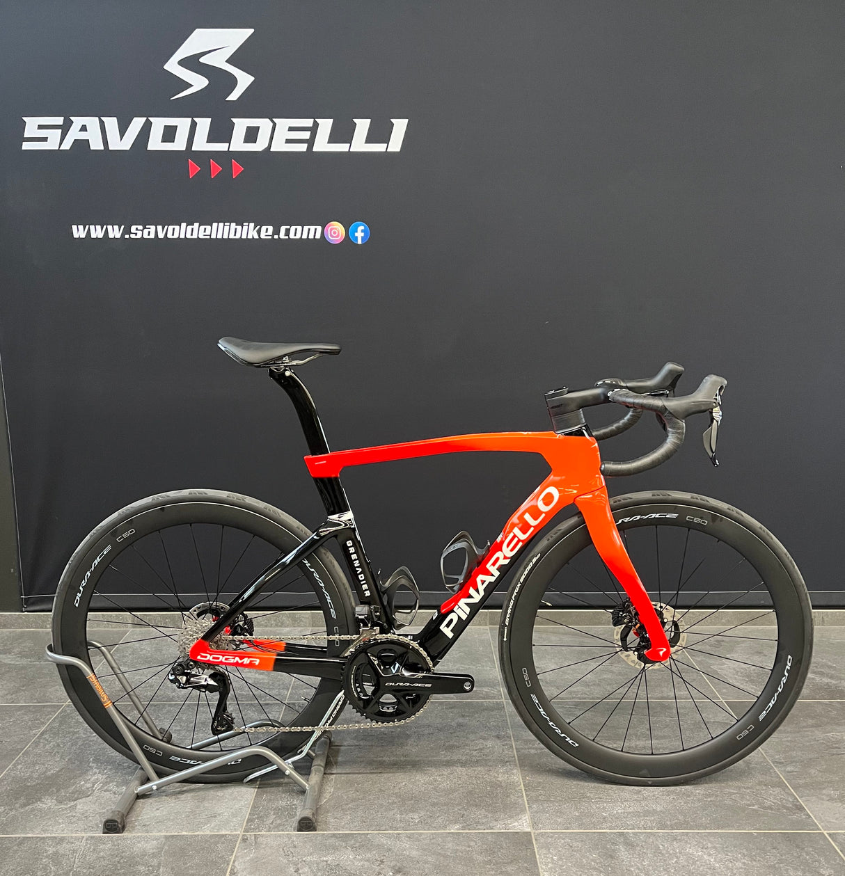 Pinarello New Dogma F Dura Ace Di2 2025 INEOS REPLICA